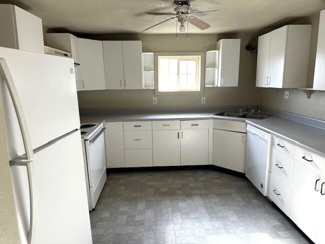 Photo - 3 bedroom double wide in Spring Creek