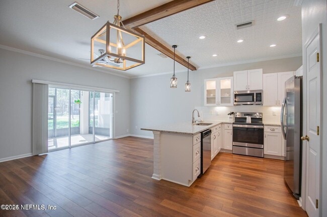 721 Crystal Way