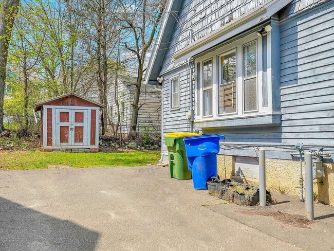 Building Photo - Charming 3-bedroom rental home in Waterbury