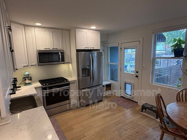 Photo - 1711 Lang Pl NE