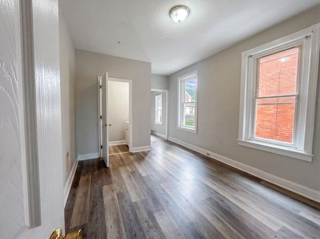 Comedor - 334 Oak St