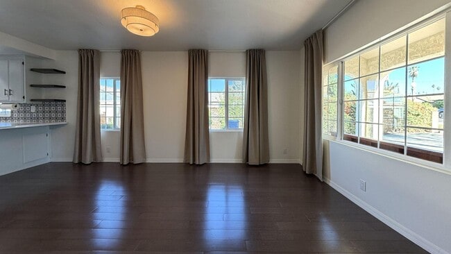 Photo - 1054 W Clifton Ave