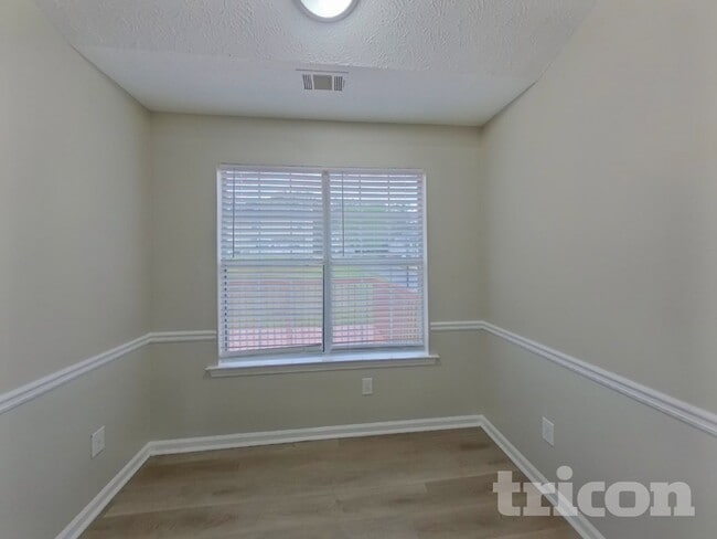 Photo - 800 Lorraine Ln