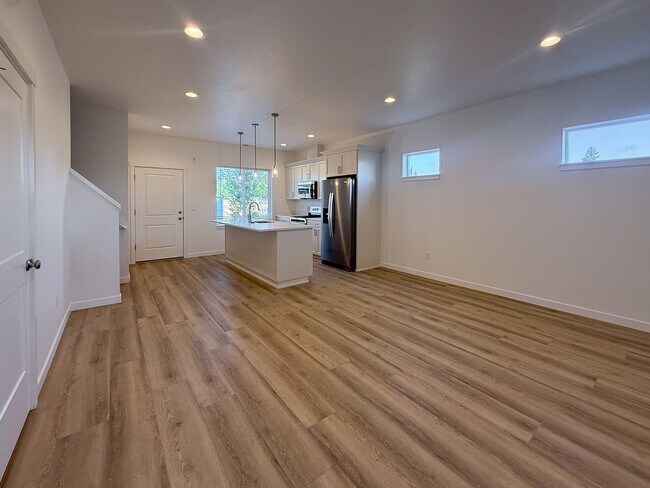 Photo - 344 SE Shetterly Dr