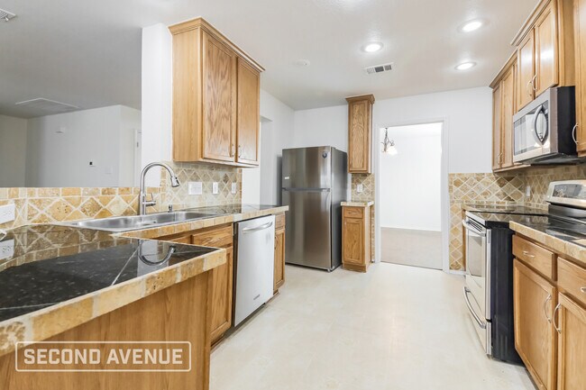 Photo - 925 Warbler Ln