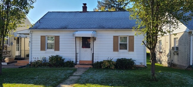 Photo - 1232 Elm St House