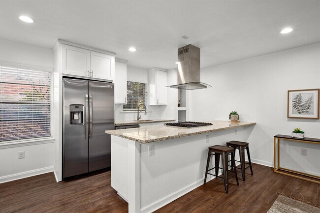 Photo - 301 E 33rd St Unidad 1