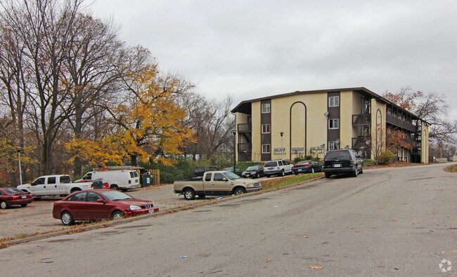 Photo - Warson Oaks Apartments