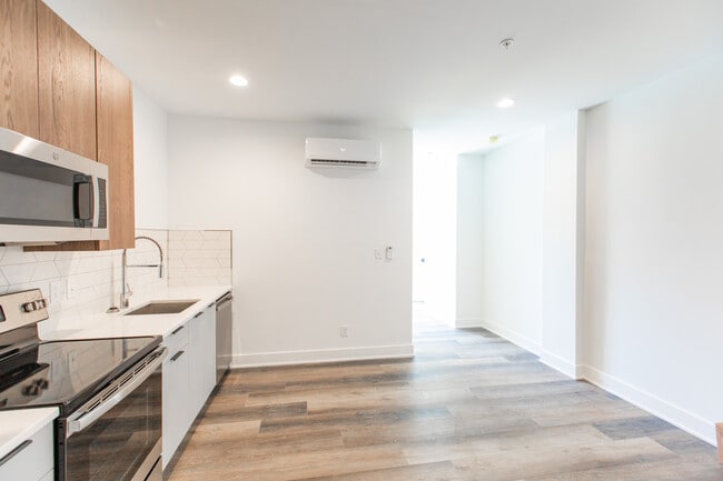 108 - Kitchen / Living Room