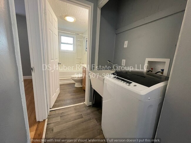 Photo - 1621 Roselawn Ave