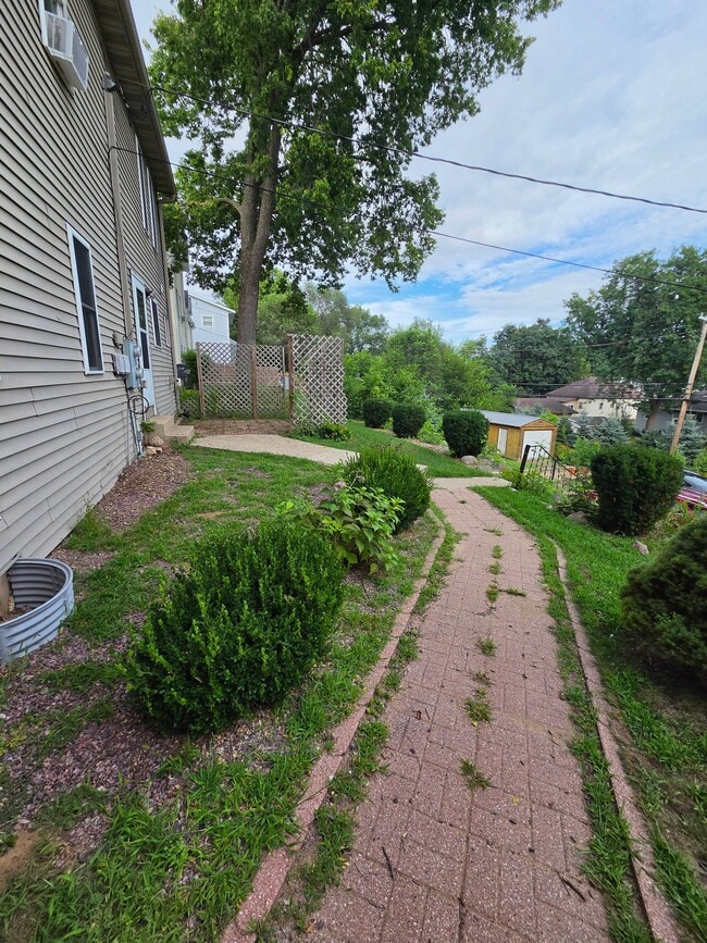 502 E Cook St Unit Lower