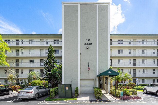 Building Photo - 2230 N Cypress Bend Dr Unit 405 Rental