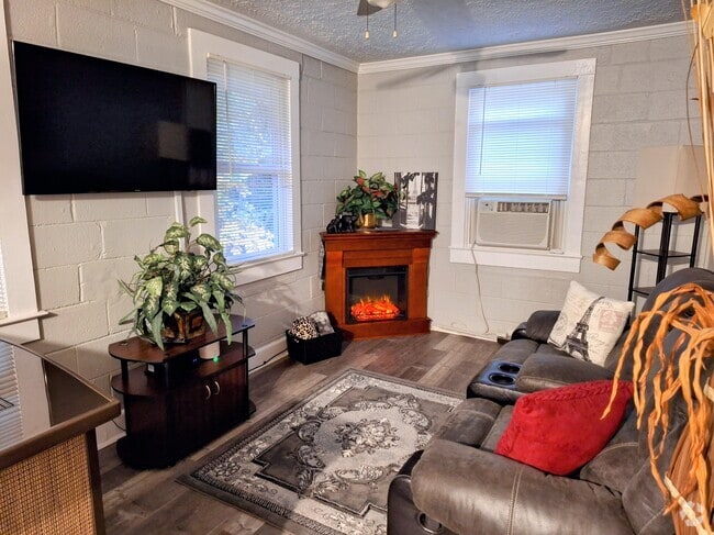 Building Photo - 4210 Deadwyler Dr Rental