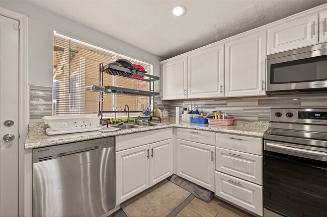 Photo - 13175 Clarewood Dr