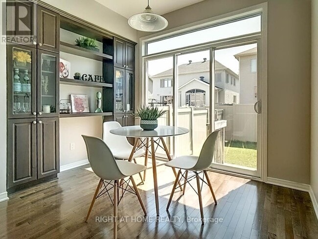 Photo - 125 Hornchurch Ln