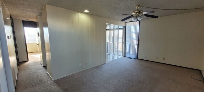 Building Photo - Upper Level 2 Bedroom 1 Bath Unit 8