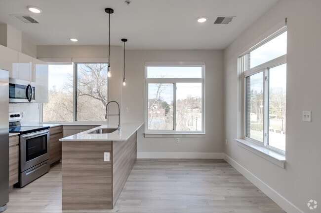 2BR, 2BA - 920SF - Dining Space