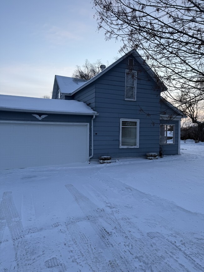 Building Photo - 706 Springen Ave Rental