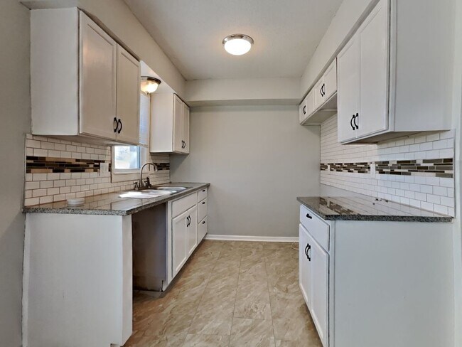 Photo - Charming 4-Bed Home in Kansas City with Garage Parking