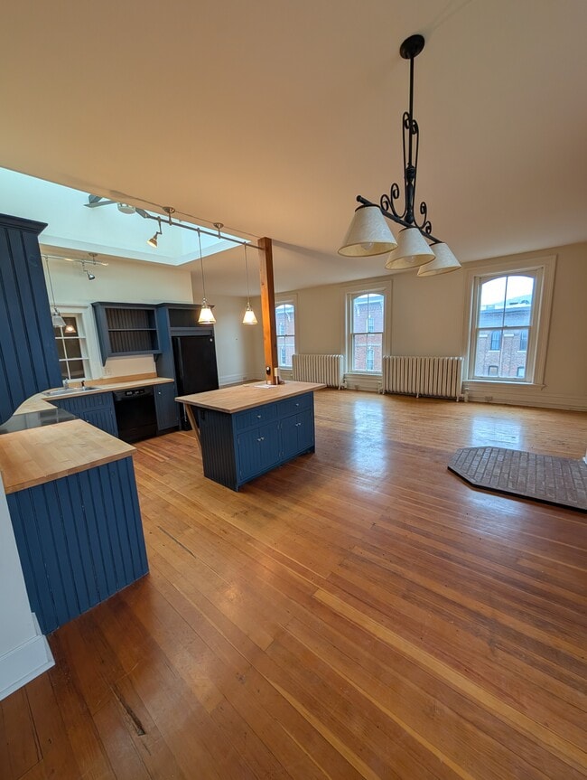 Building Photo - 332 Main St Unit 3rd