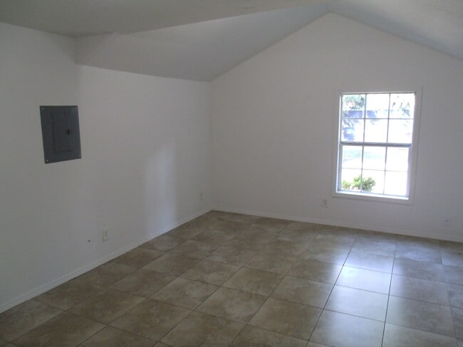 2011 Davis St Unit C