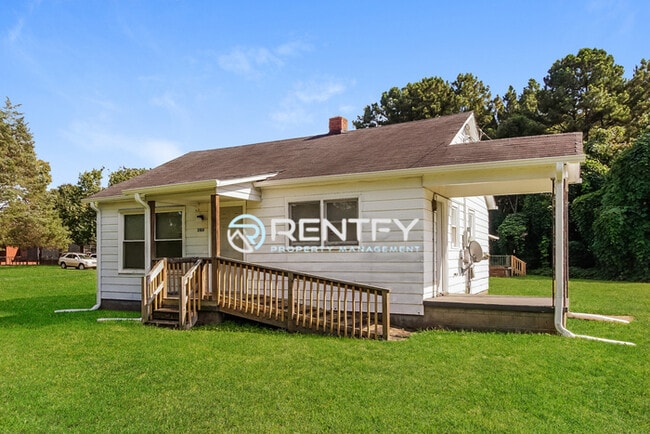 Building Photo - 2104 E Greenbriar Rd Rental