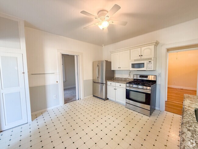 Building Photo - 190 Montauk Ave Unit 1 Rental