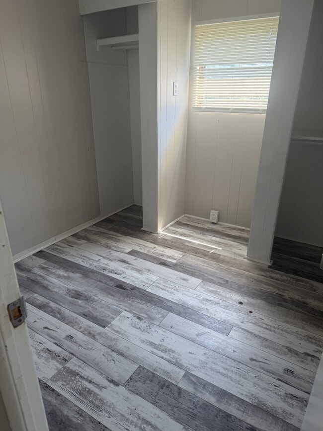 Photo - 923 W Lee Rd