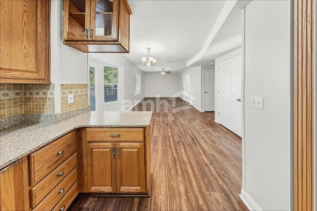 860 Country Club Dr