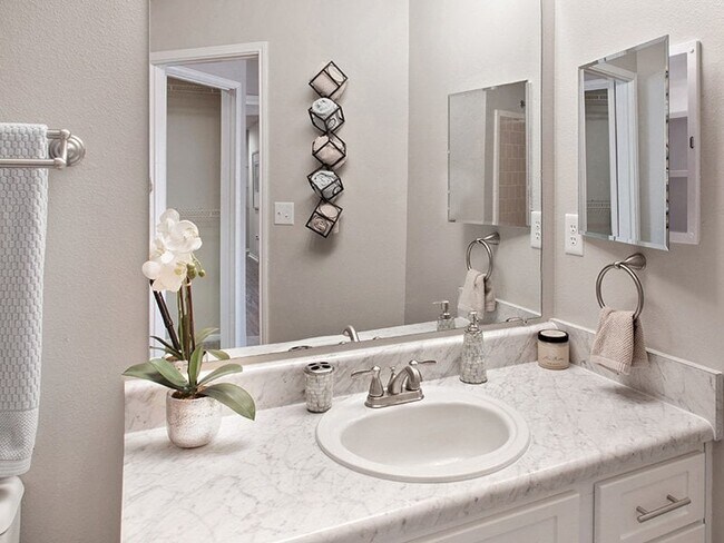 Crestview at Oakleigh Apartments