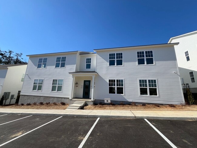 Building Photo - 3 Bed 3 Bath Flat