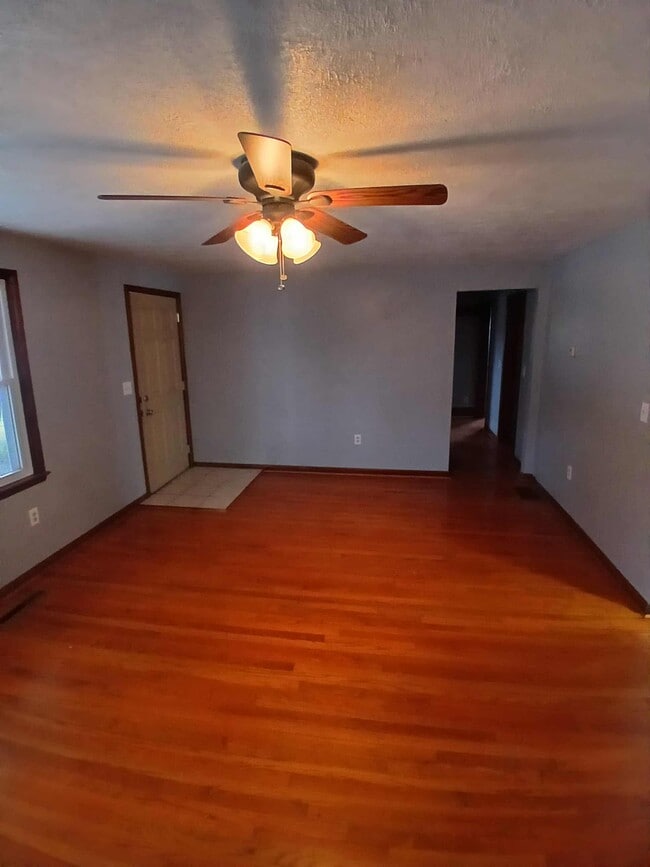 Photo - 1159 S Main St