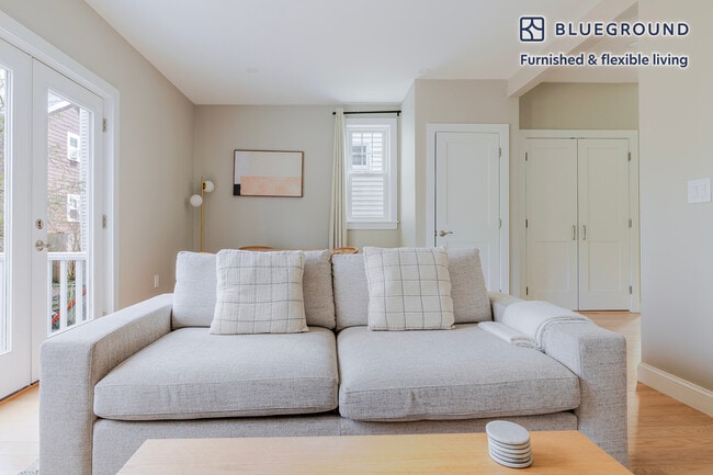50 Kinnaird St Unit SI FL1-ID1153