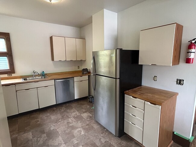 Photo - 214 Burnham Dr