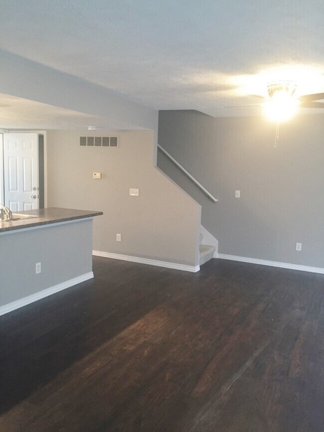 Photo - 1208 Riviera Dr