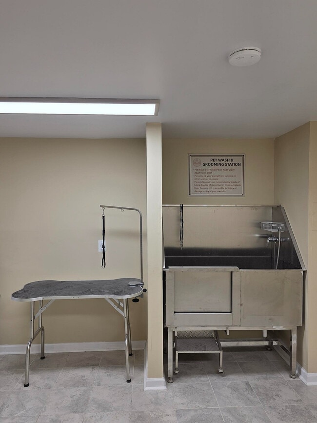 Pet Wash & Grooming - River Grove Apartments