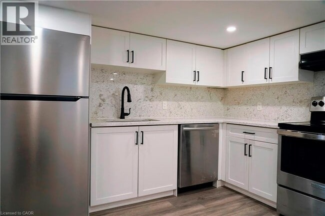 Photo - 93 E 31st St