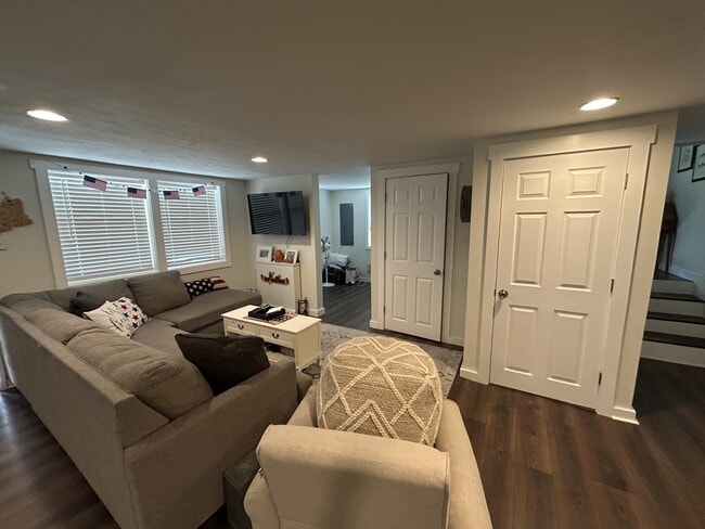 614 Harbor Rd