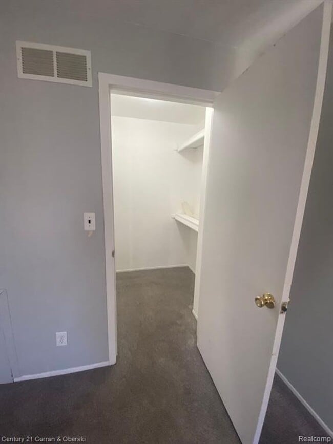 Photo - 6121 Orchard Lake Rd