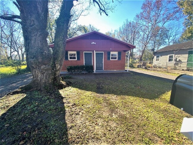 Building Photo - Renovated 1 Bedroom 1 Bath DUPLEX! Rental