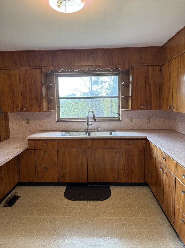 Photo - 307 Iroquois Dr