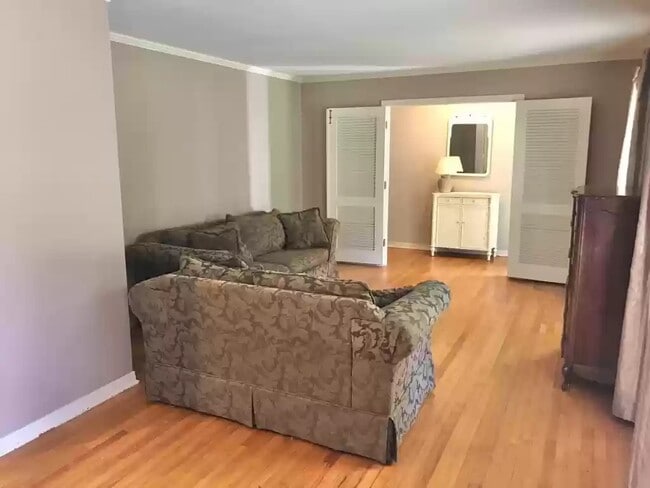 Photo - 418 Longest Rd