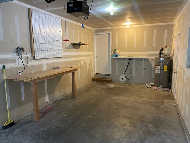 Photo - ***PENDING APPLICATION***Lovely 2 Bedroom Home with Den