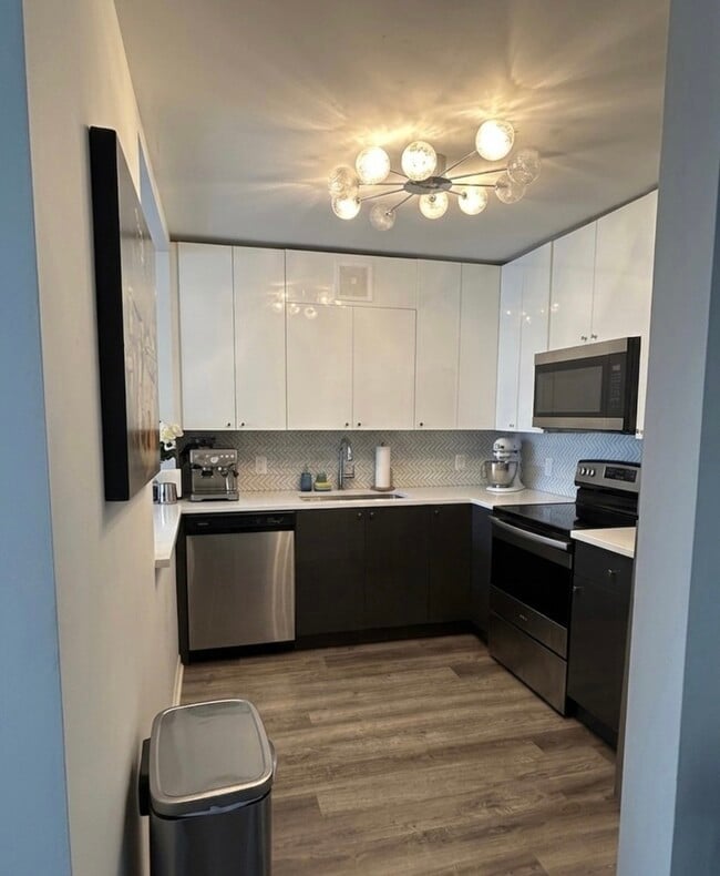 Photo - 33 W Delaware Pl