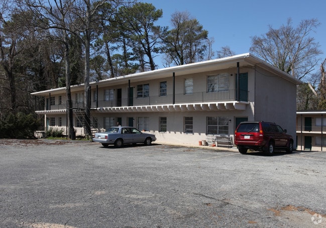 Building Photo - 1086 Clinton Road