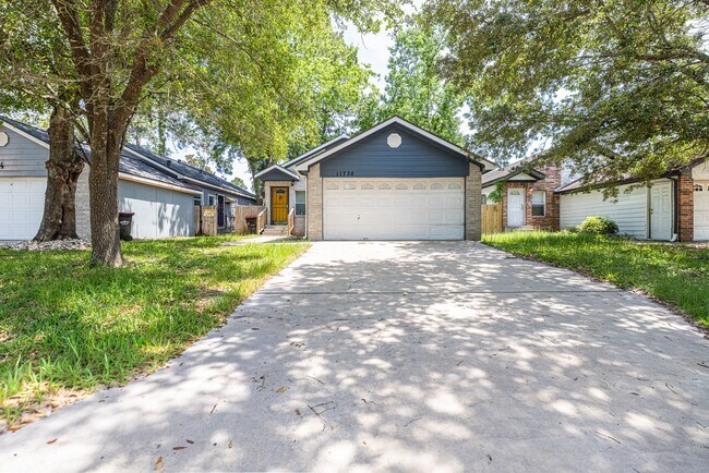 11738 Greencanyon Dr