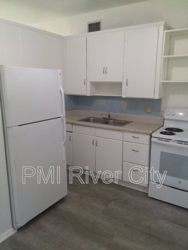 Photo - 1859 Loyola Dr N