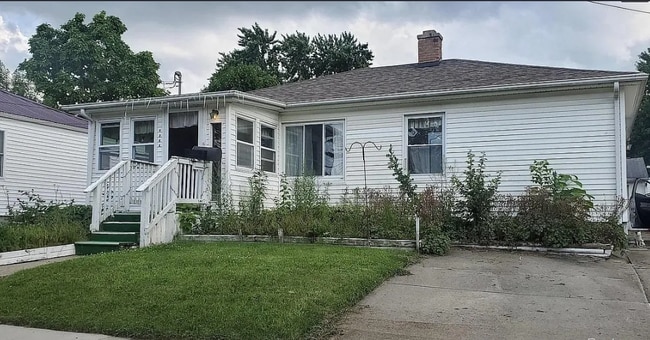 Building Photo - Cozy 3-Bed Oasis in Flint with AC & In-Unit Laundry – Pet-Friendly!