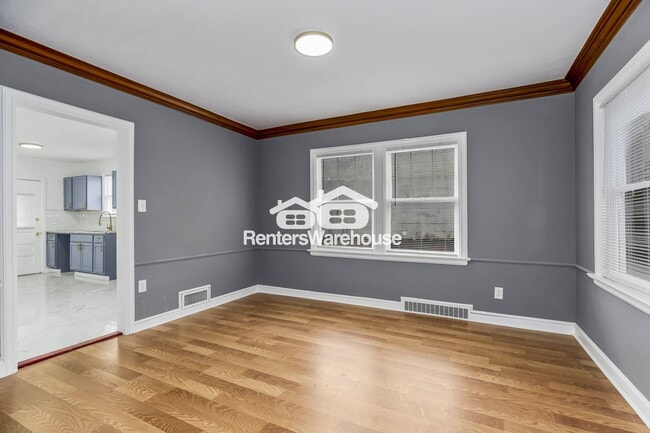 Photo - 1111 E 76th St