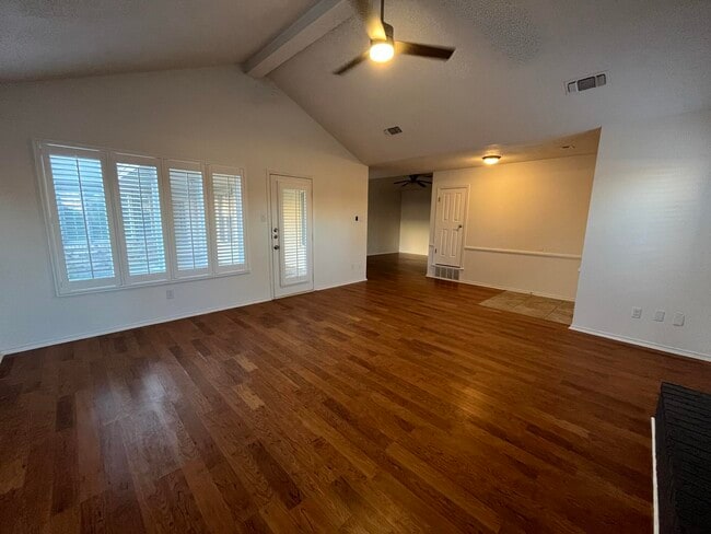 Photo - 5221 84th St